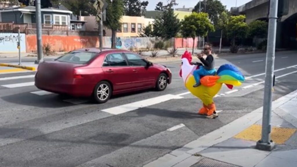 San Francisco Police Are Dressing Up in Chicken Costumes to ‘Fight’ Crime and Social Media Replies Are Savage (VIDEO) – Liberty One News