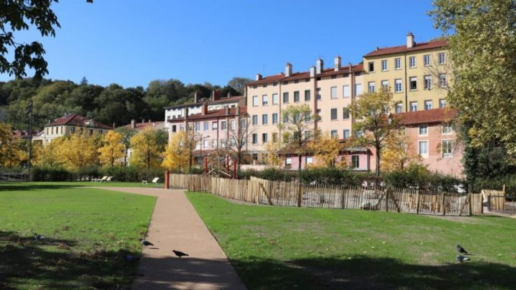 France: A man armed with a sword and wearing a djellaba causes panic on the street by shouting ‘Allah Akbar’ – Allah's Willing Executioners