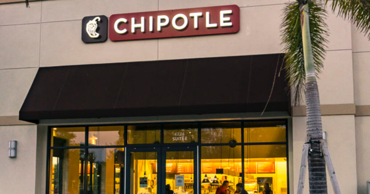 Chipotle Starts Replacing Workers With Robots to Bypass California's Minimum Wage Laws | The Gateway Pundit | by Ben Kew