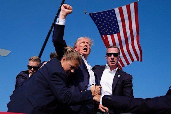 Breaking: Trump Reported Safe After Gun Shots Fired in His Vicinity at Trump International Golf Club in West Palm Beach | The Gateway Pundit | by Kristinn Taylor