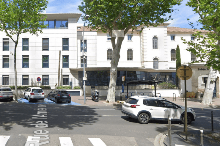 France: A man armed with two knives enters the entrance hall of the hospital and shouts ‘Allah Akbar’ and takes a visitor hostage – Allah's Willing Executioners