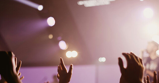 PHOTOS: 6,500 Ole Miss Students Pack Arena for Night of Worship, Baptisms