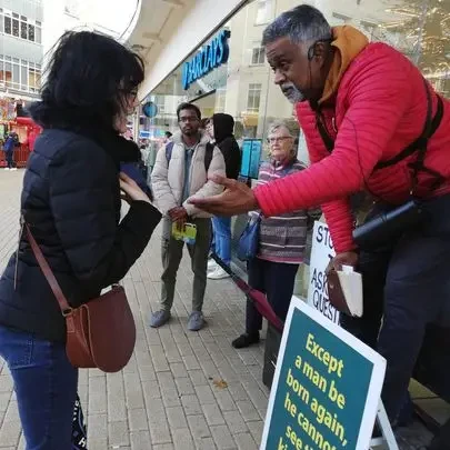 UK:‘Two-tier policing!’ Christian Pastor held in police cell for 13 HOURS after commenting on Islam while street preaching – Allah's Willing Executioners