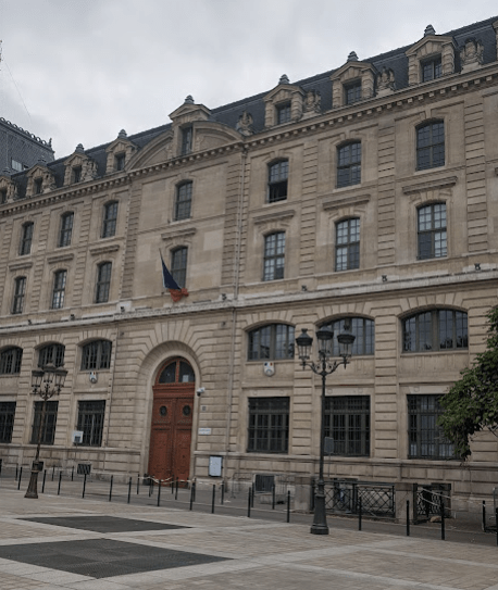 Paris: A Sudanese migrant armed with a broken mirror attacks and injures three police officers while shouting ‘Allah Akbar’ – Allah's Willing Executioners